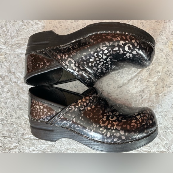 DANSKO Women's Professional Speckled Metallic Black Silver Patent Clogs Euro 38 - Picture 4 of 6